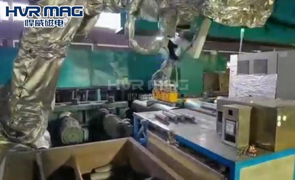 600℃高溫下，悍威電永磁鐵配合智能機器人搬運圓棒